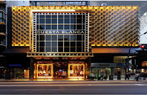  石泉门头设计与商业空间的纽带。