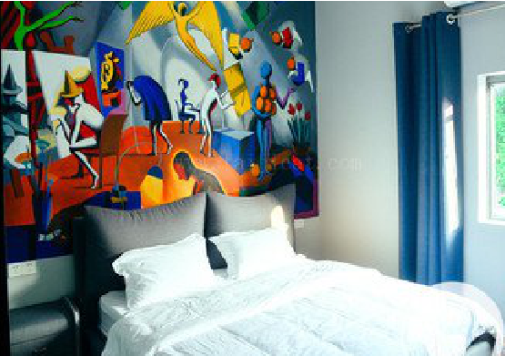  石泉对于酒店的墙体彩绘而言更注重哪些方面？